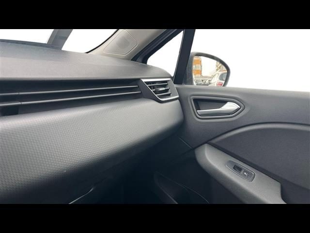 RENAULT Clio usata, con Hill holder