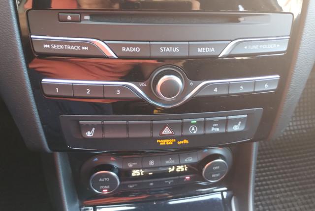 INFINITI Q30 usata, con Sedile posteriore sdoppiato