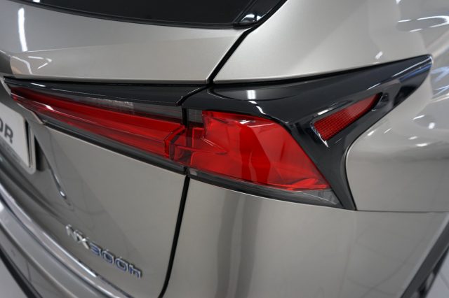 LEXUS NX 300h usata, con Sensore di luce