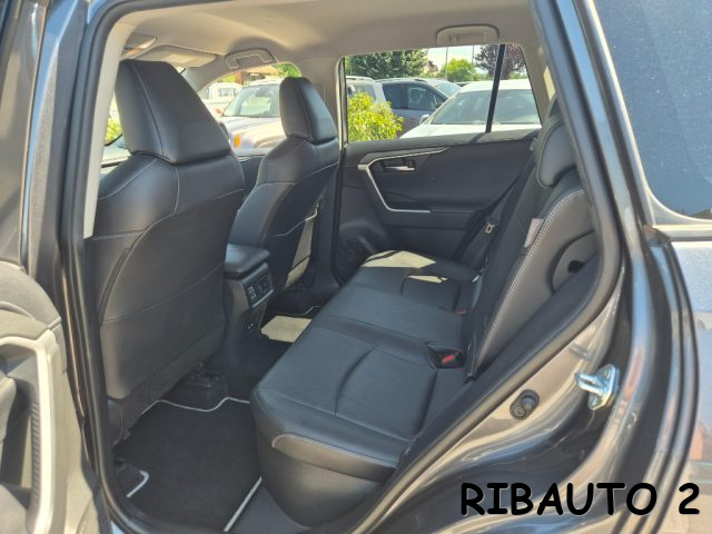 TOYOTA RAV 4 MY23 usata, con Airbag testa