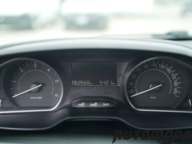 PEUGEOT 208 usata, con Specchietti laterali elettrici