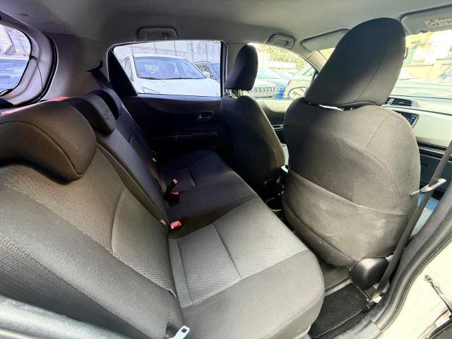 TOYOTA Yaris usata, con Airbag testa