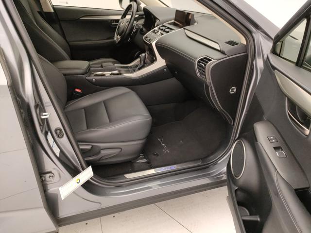 LEXUS NX 300h usata, con Hill holder