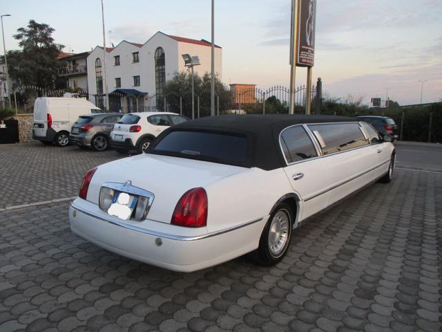 LINCOLN Town Car usata, con Bluetooth