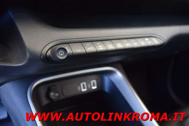 JEEP Avenger usata, con USB