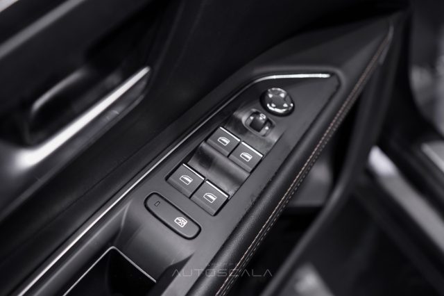 PEUGEOT 5008 usata, con Controllo automatico clima