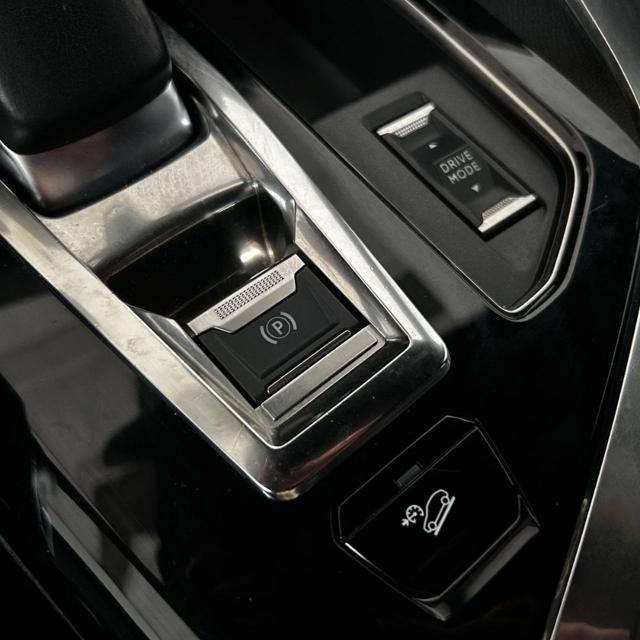 PEUGEOT 3008 usata, con Leve al volante
