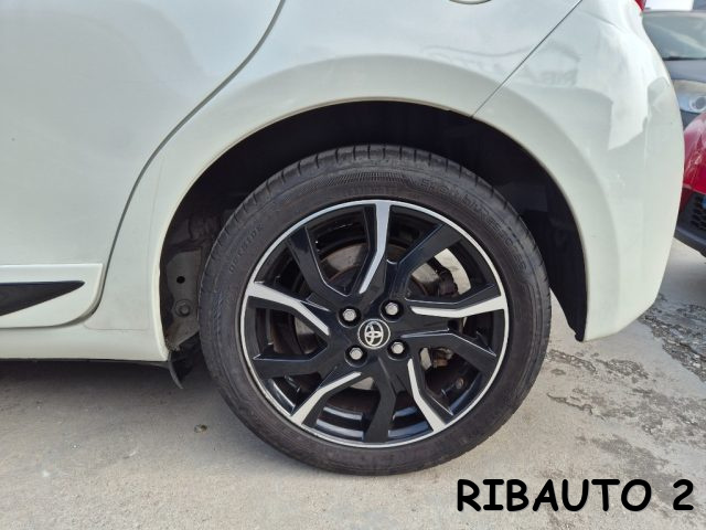 TOYOTA Yaris usata, con Autoradio