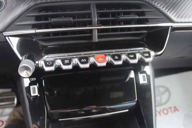 PEUGEOT 2008 usata, con Sensori di parcheggio posteriori