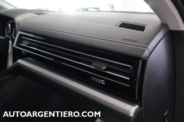 VOLKSWAGEN Touareg usata, con Specchietti laterali elettrici