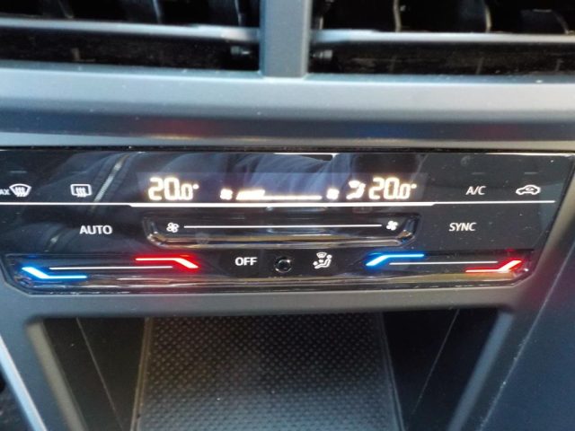 VOLKSWAGEN Taigo usata, con MP3