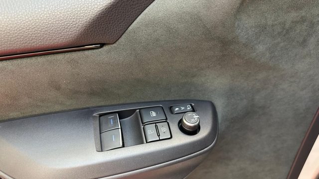 TOYOTA Yaris usata, con Sedili riscaldati