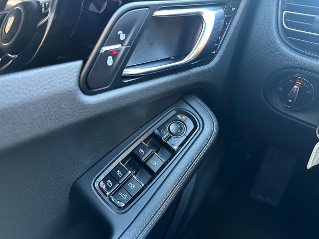 PORSCHE Macan usata, con Touch screen