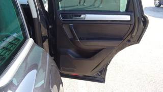 VOLKSWAGEN Touareg usata, con Specchietto retrovisore con funzione antiabbagliamento