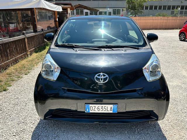 TOYOTA iQ usata, con Airbag