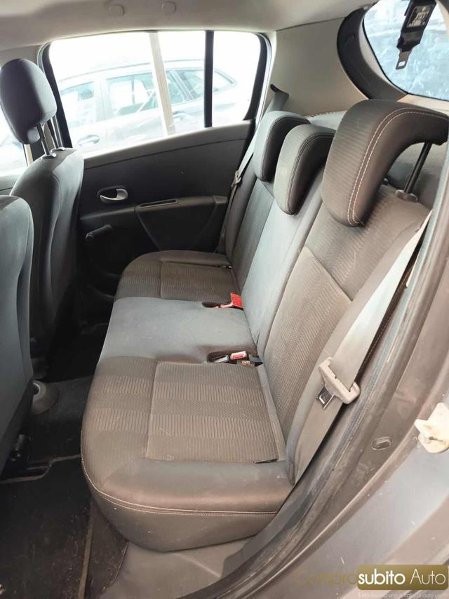 RENAULT Clio usata, con Sedile posteriore sdoppiato