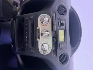 TOYOTA Yaris usata 11