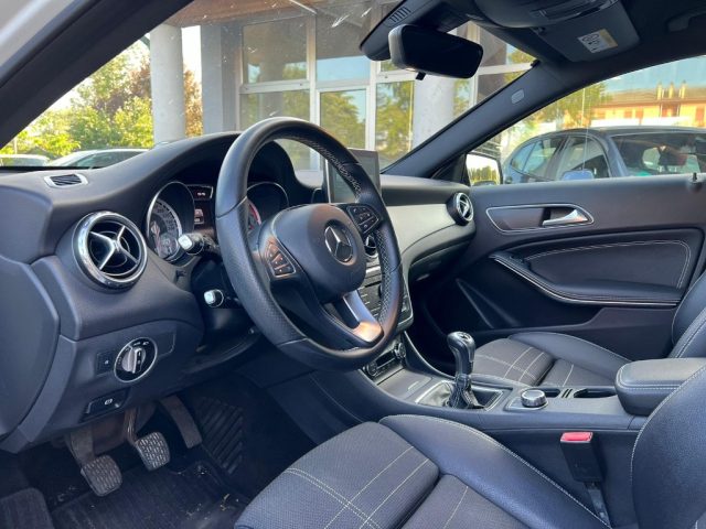 MERCEDES-BENZ GLA 180 usata, con Controllo automatico clima