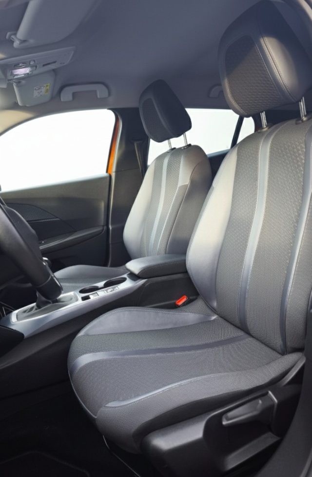 PEUGEOT 2008 usata, con Controllo automatico clima