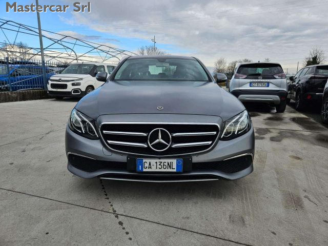 MERCEDES-BENZ E 220 usata, con Sedile posteriore sdoppiato