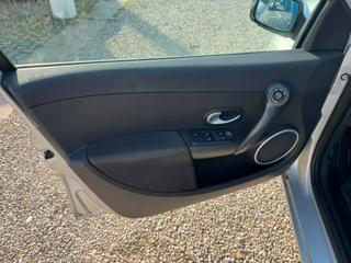RENAULT Clio usata, con Chiusura centralizzata