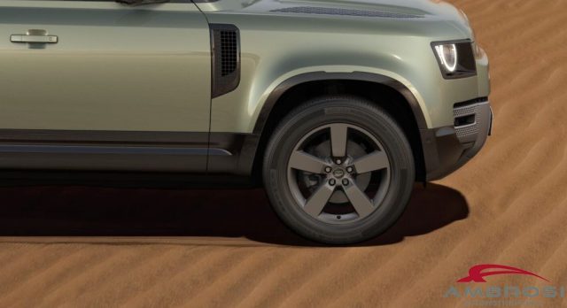LAND ROVER Defender usata 5