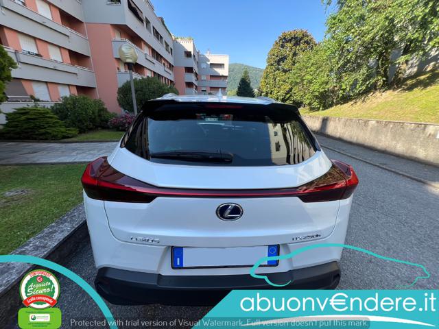 LEXUS UX 250h usata, con Boardcomputer