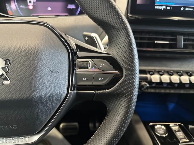 PEUGEOT 5008 usata, con Leve al volante