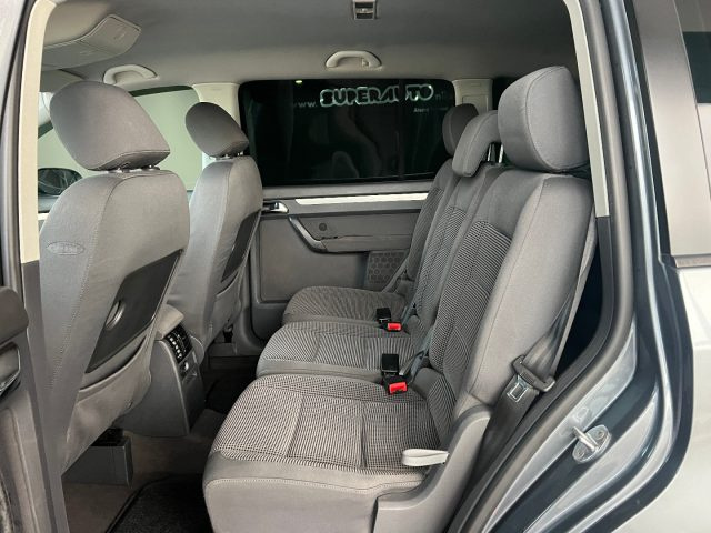 VOLKSWAGEN Touran usata, con Autoradio