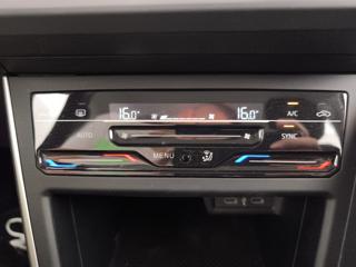 VOLKSWAGEN Taigo usata, con USB