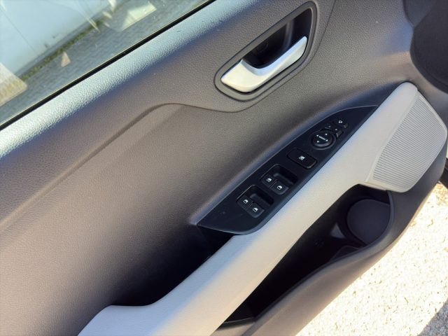 KIA Stonic usata, con Autoradio digitale