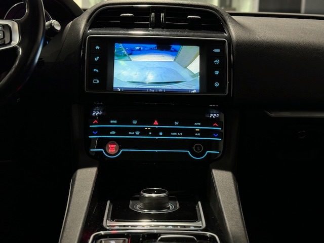 JAGUAR F-Pace usata, con Fari Xenon