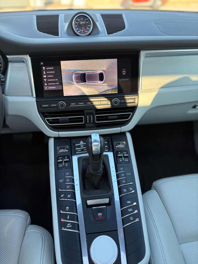 PORSCHE Macan usata, con Park Distance Control