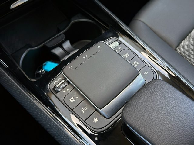 MERCEDES-BENZ GLA 200 usata, con Controllo elettronico della corsia