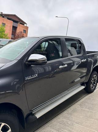 TOYOTA Hilux usata, con Autoradio