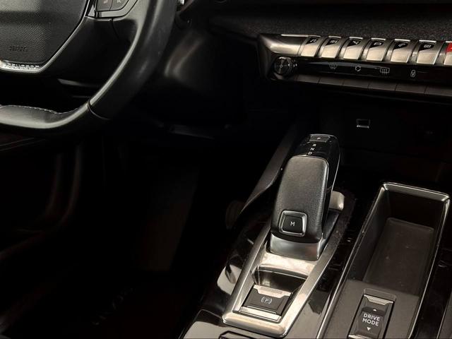 PEUGEOT 3008 usata, con Leve al volante