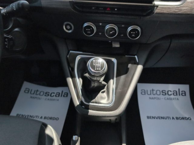 RENAULT Kangoo usata, con Touch screen