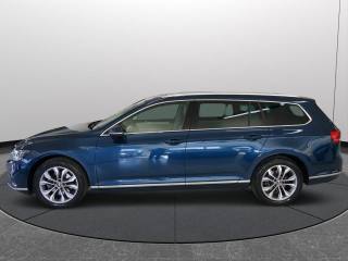 VOLKSWAGEN Passat Variant usata, con Fari LED