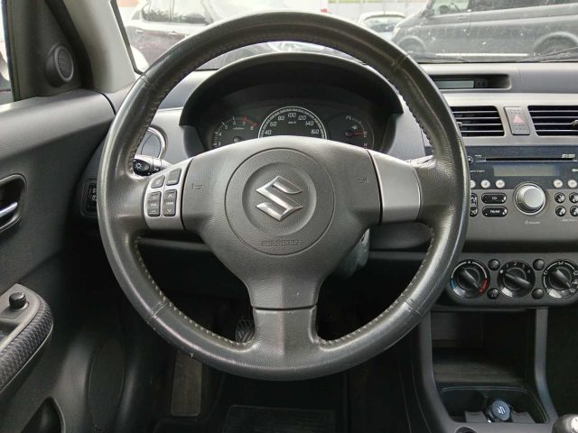 SUZUKI Swift usata, con Sedile posteriore sdoppiato