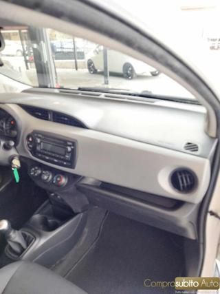 TOYOTA Yaris usata, con Bluetooth