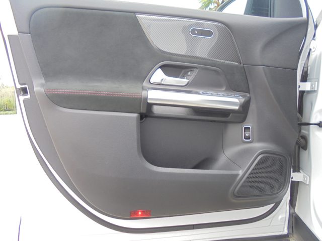 MERCEDES-BENZ GLA 200 usata, con Sistema di navigazione