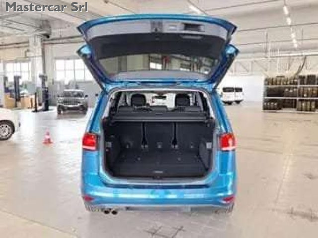 VOLKSWAGEN Touran usata, con Autoradio