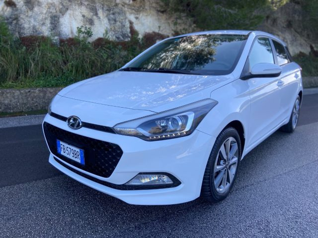 HYUNDAI i20 usata, con Airbag