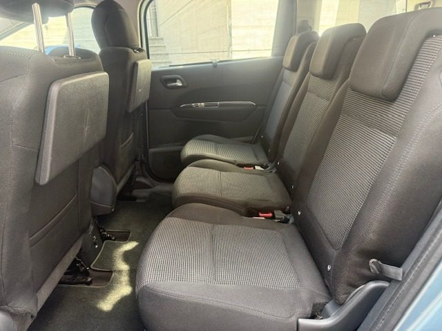 PEUGEOT 5008 usata, con Autoradio
