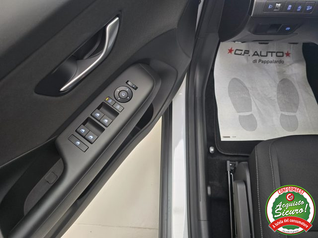 HYUNDAI Kona usata, con Volante in pelle