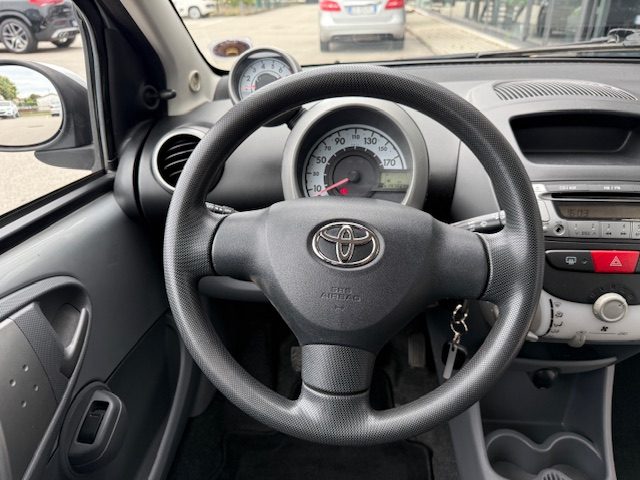 TOYOTA Aygo usata 8