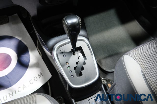 TOYOTA Yaris usata, con Luci diurne