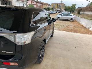 MITSUBISHI Outlander usata, con Sedile posteriore sdoppiato