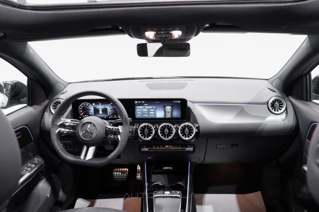 MERCEDES-BENZ GLA 200 usata, con Airbag testa