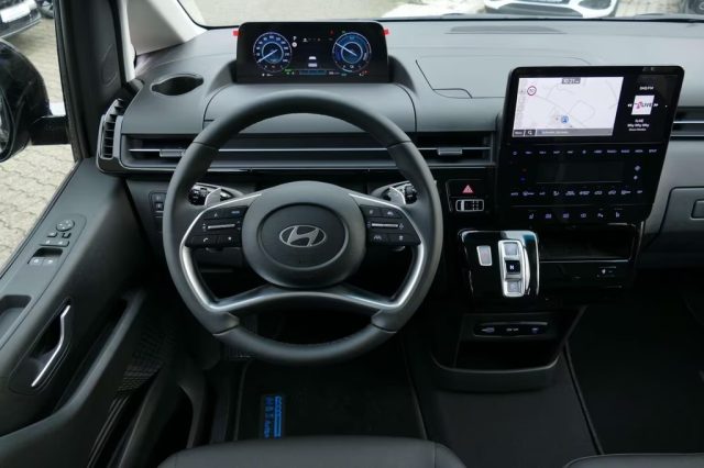 HYUNDAI Staria usata, con Autoradio